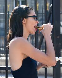 In this past year i've found it hard to keep my spirits up at times and have struggled a bit with my mental. Kendall Jenner Starportrat News Bilder Gala De