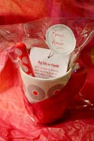 Un Kit Mugcake Au Chocolat Le Cadeau Gourmand Ideal Pour Mes Copines Cake Mug Cadeaux Gourmands Et Cadeaux De Noel Faits Maison
