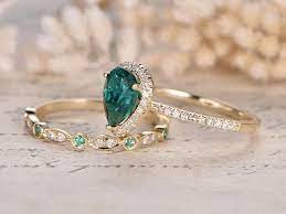 Emerald Rings Set 14k Yellow Gold Emerald Wedding Set 6x8mm Etsy In 2021 Emerald Engagement Ring Emerald Ring Emerald Engagement