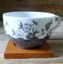 Tasse The Porcelaine Fine Fabriquee A Limoges Decor Peint Main Inspiration Japon Fleursdecerisiers Tasse De The Fleur De Cerisier Tasses Peintes A La Main