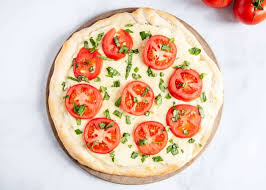 You can use this red tomato sauce to spread on pizza, toss with pasta to make red sauce. Easy Garlic White Pizza Sauce Recipe I Heart Naptime