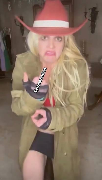 After going quiet for four weeks, everybody started asking what was really going on with Britney Spears… hope she's okay. 🙏👀
