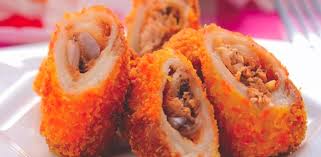 Untuk inti, anda boleh buat terlebih dahulu dengan hancurkan ikan sardin. 9 Hidangan Bajet Lazat Anda Boleh Hasilkan Menggunakan Lebihan Roti Putih Ringkas Je