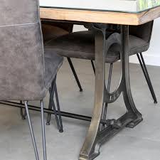 Table à café industriel sont disponibles dans différentes options telles que les classiques, les finitions mates, les céramiques, les marbres élégants et bien d'autres. Table A Manger Industrielle Bois Recycle Brut Plaque Verre 180 Cm Koursk Tables A Manger Pier Import