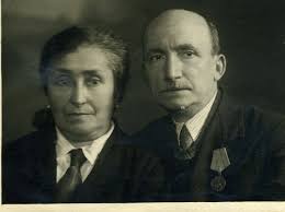 Today I went to a Flea Market in Columbus, New Jersey, and being a  genealogist, I stopped to see all the collections of family photos at each  table. I tried to haggle,