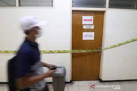 Salah satu yang tertangkap adalah bupati. V3ze5a 56yk86m