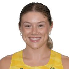 Mia Gross's Instagram, Twitter & Facebook