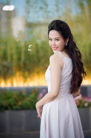 Hoa hậu thu hoài thẳng thắn tiết lộ số tiền kiếm được từ công việc kinh doanh cũng như bật mí về lý do trở về việt nam lập nghiệp. Hoa Háº­u Thu Thá»§y Thá»«a Nháº­n Ä'á»¥ng Dao Keo Nhan Sáº¯c Sau 24 NÄƒm Thay Ä'á»•i Ra Sao