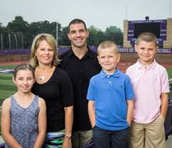 O ator paulo josé, de 84 anos, que está afastado da tv desde o fim da novela em família, em julho de 2014, apareceu em uma foto raríssima ao lado das três filhas: Glenn Caruso Head Coach Staff Directory The University Of St Thomas