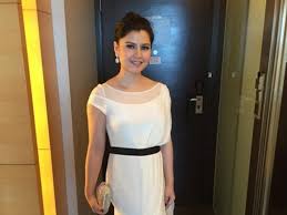 Lisa yang tampil lebih ramping ibarat anak dara setelah. Lisa Surihani Is Slowing Down Acting Projects For Her Child