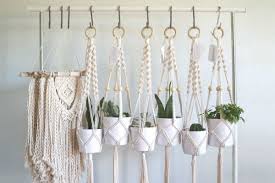 Daur ulang kertas (kalender, buku notes) 9. Inspirasi Kerajinan Anyaman Makrame Terbuat Dari Bahan Diantaranya