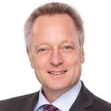 After starting working for Hannover Re as a full time employee, I faced the  decision to either do my Masters or my CPCU besides work. Back then, I  decided to finish my