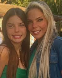 Karina Cedeno's Instagram, Twitter & Facebook