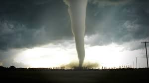 Reuters , foto:äálek ein tornado hat am donnerstag im südosten tschechiens eine spur der verwüstung hinterlassen. Ffrgrzly9sv6lm