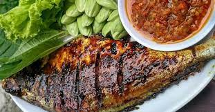 Cara Membuat Ikan Kuwe Bakar Lezat Hanya Pakai Bumbu Bawang Putih