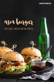 Asia Burger Mit Sojasaucen Buns Honighahnchen Ramen Nudeln Nicest Things Rezepte Burger Rezept Lebensmittel Essen