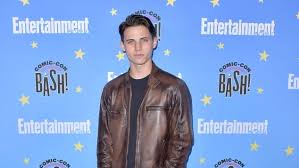 Tanner buchanan is known for playing robby keene in the popular cobra kai series. Cobra Kai Robby Das Musst Ihr Uber Tanner Buchanan Wissen