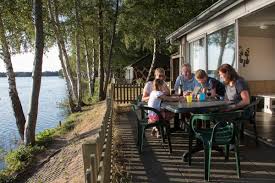 De rook was in de wijde omgeving te zien, en er waren explosies te horen. Het Vakantiepark Locaties Beekse Bergen