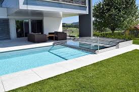 Kratzfeste Pooluberdachung Aus Echtglas Made In Austria Pooluberdachung Schwimmbader Hinterhof Hinterhof Pool