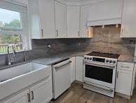 White granite countertops with veins?