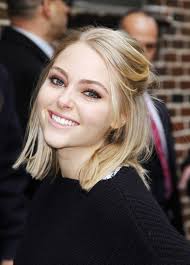 Saturday Night Hair How To Get Annasophia Robb S Glam Half Up Hairstyle In 6 Steps Short Hair Styles Easy Short Hair Styles Night Hairstyles