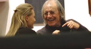 Avem 10 stiri despre mihai constantinescu. Mihai Constantinescu A IeÈit Din ComÄ Èi Merge Singur E O Minune Bea ApÄ Singur Din CanÄ 7est Ro Stiri Iasi Stiri Locale Nationale Si Internationale Vedete