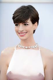 Frisur stehen mir kurze haare? Anne Hathaway Starportrat News Bilder Gala De