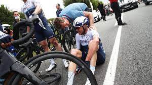 Der spanische radprofi joseba beloki hat eine woche nach seinem schweren sturz bei der tour de france das krankenhaus in vitoria wieder verlassen. F8dhg0opkyysm