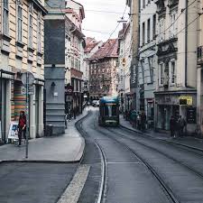 Kereta bernina express memulai perjalanan dari kota chur, davos platz atau st. Europe Tour Packages Malaysia Muslim Friendly Packages