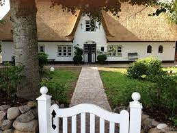 liebevoll saniertes reetdachhaus vor sylt reetdachhaus haus dach