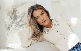 Hot Smart Rich Founder Maggie Sellers Tells All - VIE Magazine