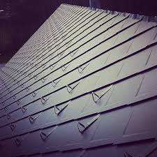 Dachraute Von Vidmarjost Prefa Aludach Schneestopper Dachraute Aluraute Aluminium Dacheindeckung Spengler Handwerk H Dachsysteme Dach Fassade