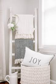 Farmhouse Living Room Decor Ideas Xolivi In 2020 Blanket Ladder Decor Living Room Blanket Home Decor Inspiration