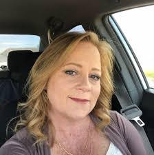 Traci Downs's Instagram, Twitter & Facebook