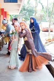 Maybe you would like to learn more about one of these? Foto Hari Guru Tema Baju Pengantin Meriah Melaram Bagai Nak Bersanding Kisah Dunia