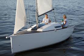 Construction De Voilier Sailart 22 Par Un Chantier Naval Repute Et Mini Croiseur Zeilboot Zeilen Boten