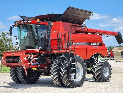 Case IH 8120 Combine