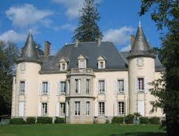 Diva Immo Agence Immobiliere Specialiste En France Des Transactions Pour L Immobilier De Qualite De Caractere Et Haut De Ga Chateau Chateau A Vendre Le Manoir