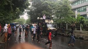 Kelapa aman untuk dikonsumsi oleh segala usia, baik anak kecil maupun orang. Sindir Demo Bela Habib Rizieq Alifurrahman Fpi Sudah Jelas Jelas Merusak Generasi Muda Suara Bogor