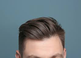 Bei diesem stil wird das haar so geschnitten, dass verschiedene schichten entstehen und ein gezacktes aussehen annehmen. Weichender Haaransatz Beim Mann Behandlungstipps