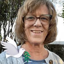 Skull of girl buried wearing a ceramic flower crown 4th century BCE, now in  the Patras Museum in western Greece 😲❤️ .