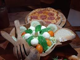 Salad sayuran sangat baik untuk kesehatan tubuh, selain itu salad sayuran 4.573 resep salad sayur ala rumahan yang mudah dan enak dari komunitas memasak terbesar dunia! Caprese Salad Picture Of Francesco S Pizza Gili Trawangan Tripadvisor