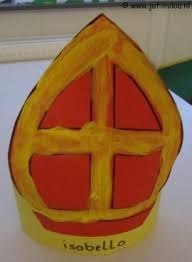 Knutselen Feesten Sinterklaas Juf Milou Knip uit rood papier twee mijters. knutselen feesten sinterklaas juf milou