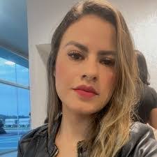 Raquel Moraes's Instagram, Twitter & Facebook