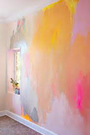 Bright Happy Styled Bedroom Idea With Painted Abstract Mural In Earthy Summer Colors Of Peach Coral Yellow And Pin Wandgemalde Wandgemalde Ideen Neonmalerei
