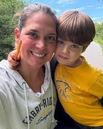 Amanda Fallon's Instagram, Twitter & Facebook