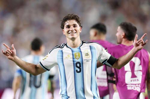 Arsenal chiêu mộ 'người hùng' tuyển Argentina - Báo VietnamNet