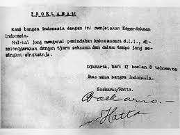 Proklamasi kemerdekaan indonesia dikumandangkan pada tanggal. 15 Agustus 1945 Beritabojonegoro Com
