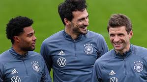 Für joachim löw droht sich eine entscheidung zu rächen. Dfb Press Conference Live With Thomas Muller And Kevin Volland Archysport