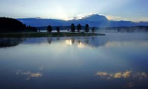 It is a scenic introduction to a variety of yellowstone's habitats and is a good place for birding. Hayden Valley Yellowstone National Park Alltrips